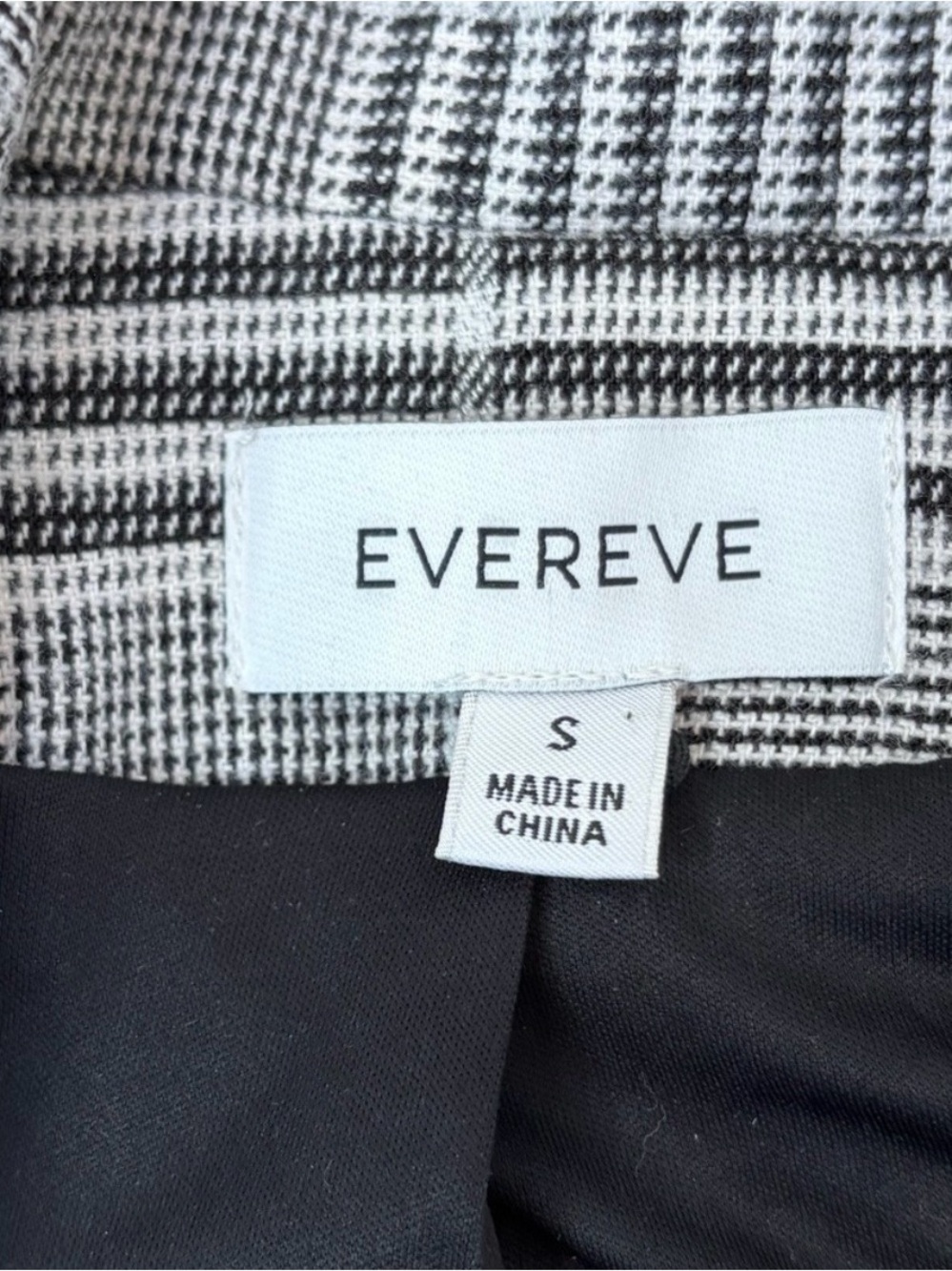*Evereve * Dawson Plaid Blazer *
Black & White Plaid with Hoodie Insert* - Picture 11 of 11